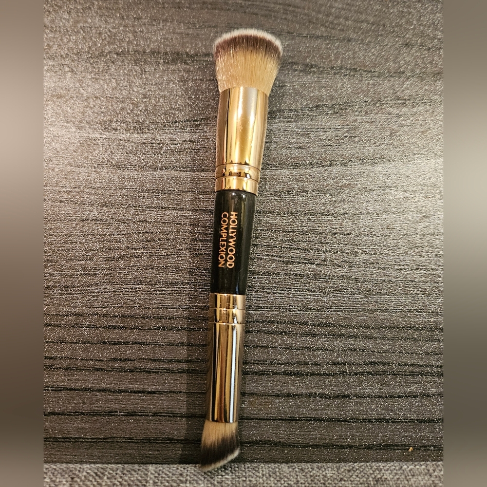 Charlotte Tilbury Hollywood Complexion Brush Dual Ended Foundation Contour